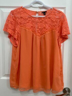 Torrid Lace Yoke Chiffon Blouse Size 00 Medium Large Coral Flutter Sleeve Top